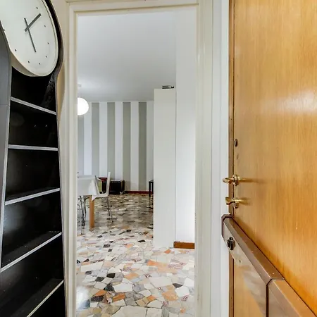 Elegance In City Apartment Como