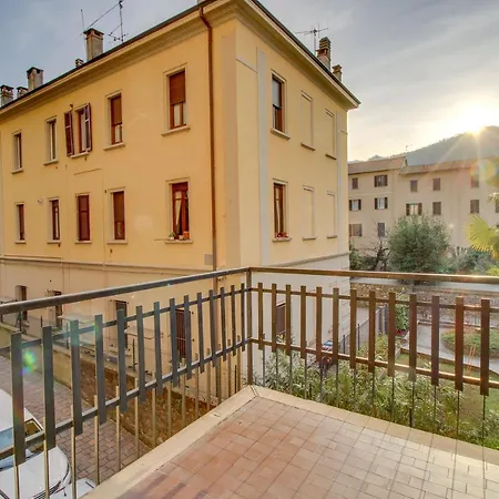Apartament Elegance In City